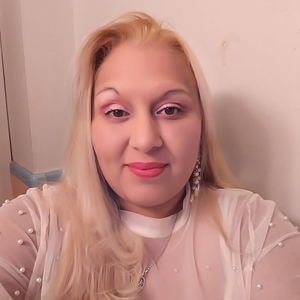 Meet your Posher, Lorie lee